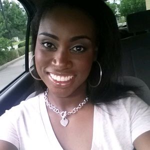 Meet your Posher, Yolanda